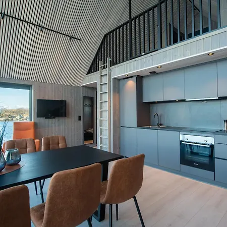 Cornerview Apartment Henningsvaer